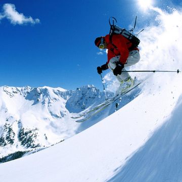 Die sicheren Abfahrten in Zermatt bieten Skifahrern ein unvergleichliches Erlebnis, umgeben von der imposanten Bergwelt.