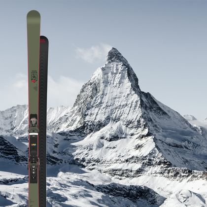 Der Van Deer 18 PRO XS bietet alles, was du brauchst, um echtes Renn-Feeling zu erleben: präzisen Kantengriff, hohe Stabilität, starke Beschleunigung und Top-Speed, um deine Schwünge kompromisslos im Schnee zu ziehen. Dieser Ski wird mit denselben Materialien und in der exakt gleichen Bauweise gefertigt wie unsere World Cup Ski. Einziger Unterschied: Der PRO-Serie haben wir eine breitere Geometrie und einen kleineren 18-Meter Radius verpasst (bei der Skilänge 164 cm), sodass Pros auf der Jagd nach Hundertstelsekunden genauso ihren Spass damit haben wie ambitionierte Skifahrer auf der hart präparierten Piste oder Rennstrecke. Den ultimativen Härtetest hat er schon bestanden: Marcel Hirscher hat den 18 PRO XS mitentwickelt, höchstpersönlich freigegeben und dafür gesorgt, dass er ein standesgemässes manuelles Race Room-Tuning bekommt. Damit du das Beste aus Dir rausholen kannst, von der ersten bis zur letzten Kurve.